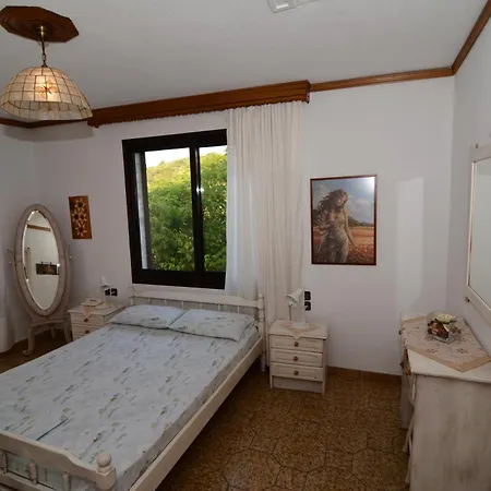 Kirki Apartment *