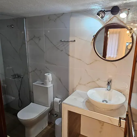 Kirki Apartment *